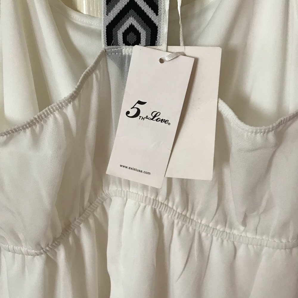 Cute white dress NEVER WORN !